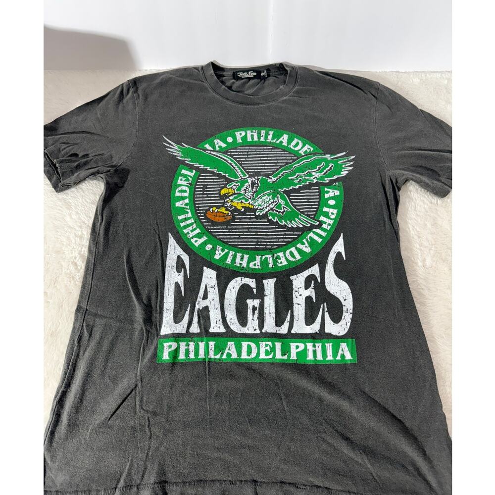 Junk Food Philadelphia Eagles Distressed Graphic T Shirt Mens Med NFL NWOT